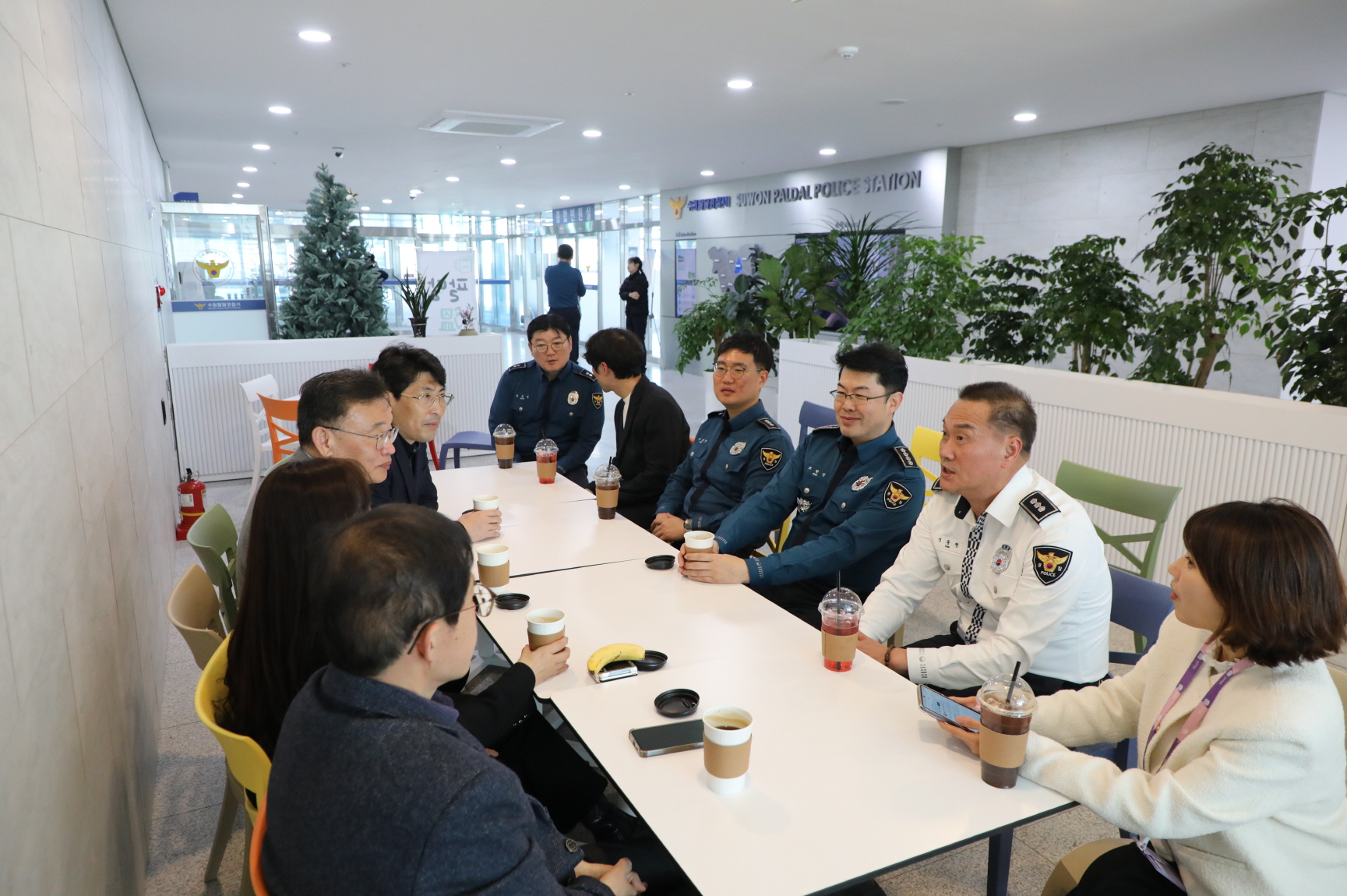 �ȴް����� ����ȸ �̹���